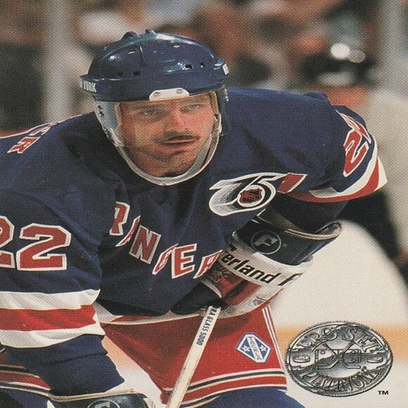 Mike Gartner Hockey Card Collection - Picture 10 of 13